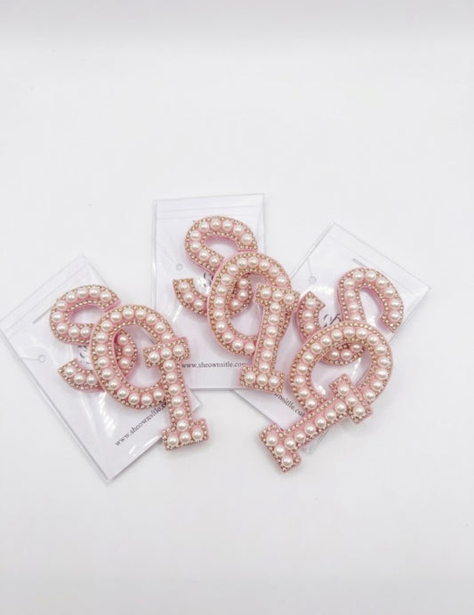 Breast cancer awareness brooch